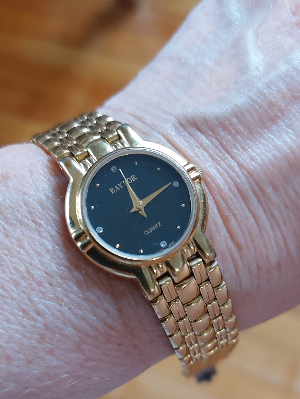 Vintage Baylor Working Ladies 6.5" Goldtone Watch Black Face - Picture 6 of 9